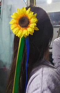 FROZEN FEVER Anna Sunflower Hairclip - Picture 1 of 7