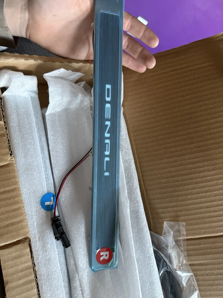 OEM 2021-2024 GMC Yukon XL Illuminated Front & Rear Door Sill Plates GM 84446037 - Image 1 of 3