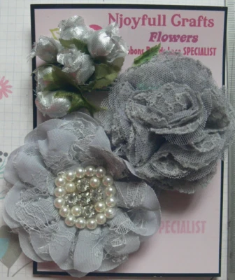 SILVER GREY Mix 13-80mm Fabric Organza Lace Glitz 8 Flower Pk (6 Buds) C4 E NJC — 第 1/4 张图片
