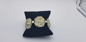 Vintage Signed Sarah Cov Silver Tone Nugget Bracelet With White Frosted Finish - Picture 1 of 11