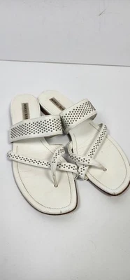 Manolo Blahnik SUSA Slides Mules Tachuelas Sandalias Planas Cuero Blanco 39.5 EE. UU. 9 Foto 1 de 4