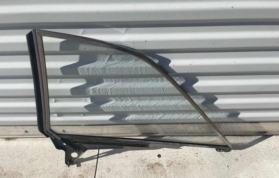 Cuarto de vidrio trasero AMC Rambler 1966-69 techo rígido lado del conductor transparente raro Foto 1 de 1