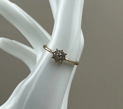 Anel 10 aglomerado de flores de pedra tom dourado (tamanho 7) - Imagem 1 de 3