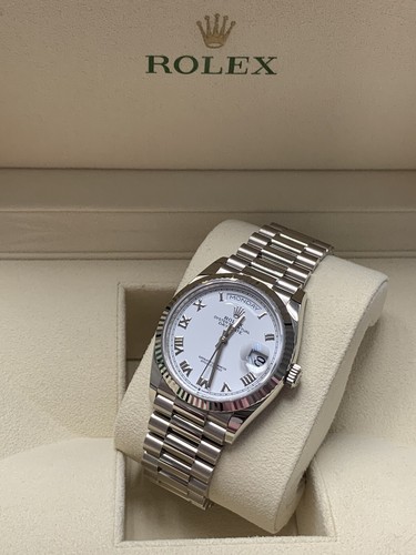 Rolex Day Date 36mm FULL SET BOX AND PAPERS Solid White G 128239