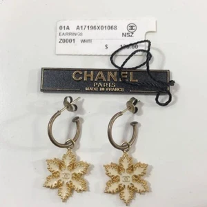 Excellent condition CHANEL vintage snowflake earrings - Picture 1 of 9