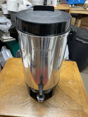 WEST BEND PARTY PERK 12-42 CUP AUTOMATIC COFFEE MAKER MODEL 58002 TESTED-HEATSUP - Image 1 of 4