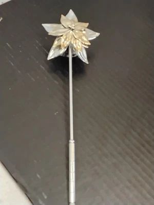 Нюхательная свеча серебристого тона с цветами  - Изображение 1 из 3