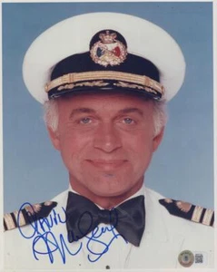 GAVIN MACLEOD LOVE BOAT SIGNED AUTOGRAPHED 8X10 PHOTO BECKETT BK57102 - Picture 1 of 2