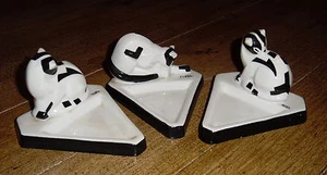 Three Sleek Porcelain Triangular Cat Dishes Or Ashtrays - MEEL - France - Picture 1 of 7