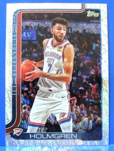 🏀 2025-26 Topps Basketball Sandglitter Parallel Chet Holmgren #118 - Picture 1 of 3