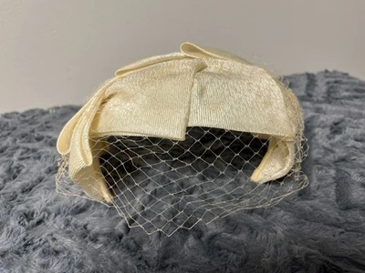 Diadema vintage para mujer de la década de 1960 con velo Kentucky Derby Hat Foto 1 de 3