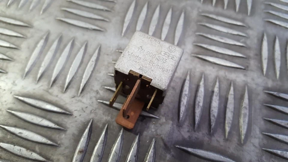 Volkswagen Golf 1994 Relay module 171906383, 1 #394617-38 - Изображение 1 из 1