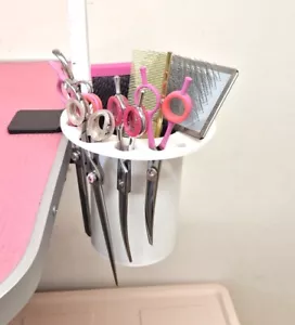 Aufgeräumte Badewanne für Haustiere - Bild 1 von 8