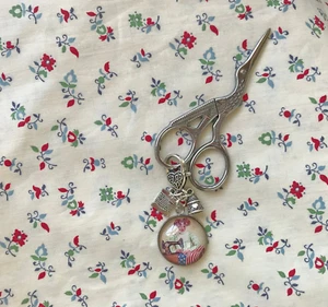 BTY 1950's COTTON Fabric 36" Wide Floral Sprigs Red White Blue Quilt Sewing - Picture 1 of 3