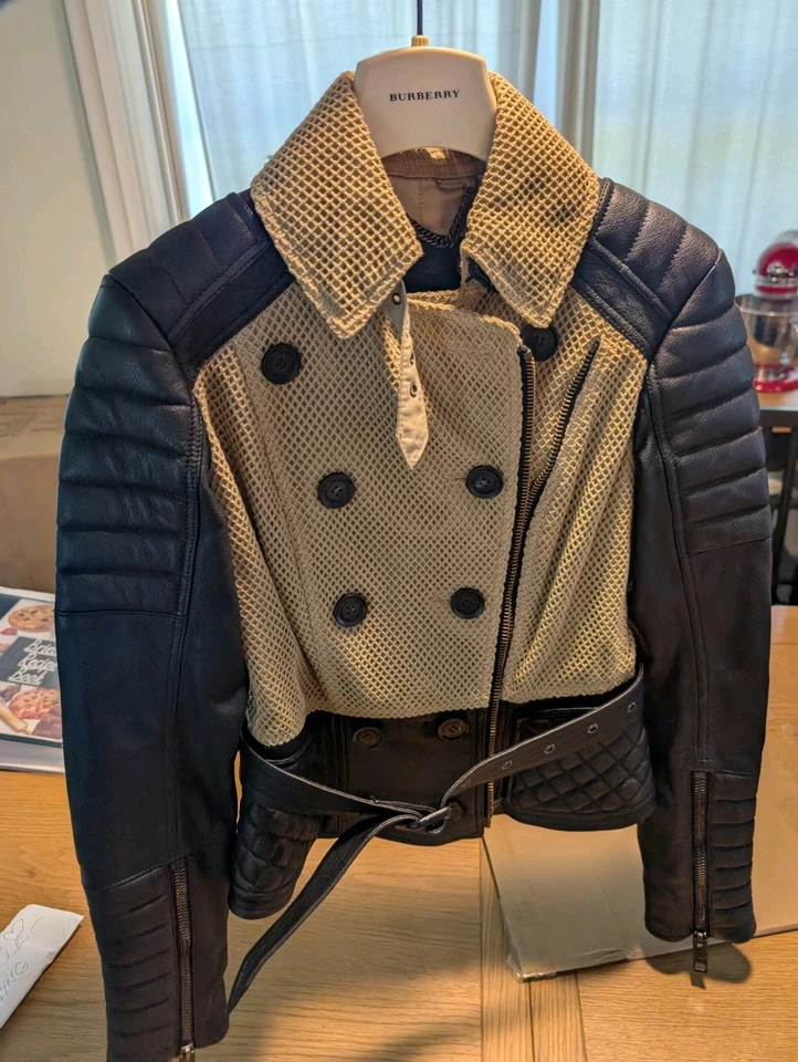 Chaqueta de moto Burberry Prorsum de cuero negro y malla beige superpuesta talla 36 nueva con etiquetas Foto 1 de 4