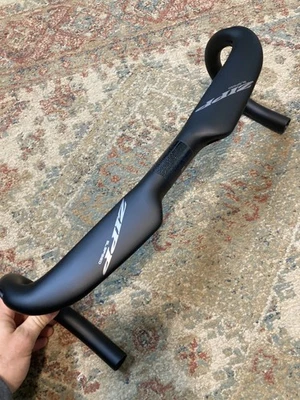Zipp SL Speed aero 碳纤维公路把手 42 cm c-c 内部布线哑光黑色 — 第 1/4 张图片