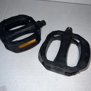 Mongoose VP-585 Plastic BMX Pedals 1/2 Inch Plastic 2-Reflector Outer Limit EUC - Picture 1 of 8