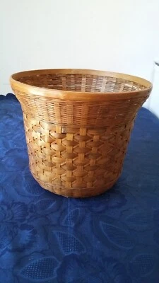 ANCIENNE POUBELLE CORBEILLE PAPIER OSIER VANNERIE TRESSEE VINTAGE BICOLORE 1970 - Photo 1/4