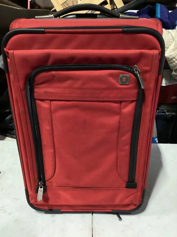 "Maleta de mano Victorinox 22"" vertical expandible con ruedas roja buen estado" Foto 1 de 4