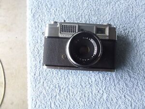 YASHICA  MINISTER CAMERA 35MM WITH LEATHER CASE VINTAGE RETRO 