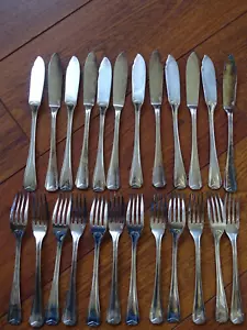 CHRISTOFLE ANCIEN SERVICE A POISSON 24 PCS metal argenté MODELE CHEVRON - Picture 1 of 11
