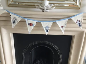 FRYETT'S BLUE BEACH HUTS SEASIDE FABRIC BUNTING 200CM 8 FLAGS 12 CM X 15 CM - Picture 1 of 3