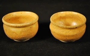 2 SIGNIERTE GESTEMPELTE SHIGARAKI SAKEBECHER / DIPSCHALEN - Bild 1 von 7
