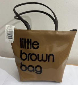 BOLSO DE MANO BLOOMINGDALE’S LITTLE BROWN VINILO 17X20XCM - Imagen 1 de 7