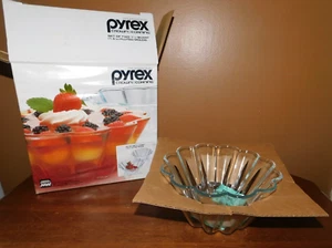 Set 2 Professional Pyrex Crown Corning Glass 1 1/2 Qt. Fluted Molds Bowl France - Picture 1 of 5