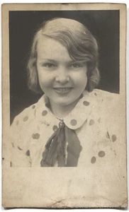 ANTICA FOTOGRAFIA ragazza ceca vintage moda outfit camicetta a pois europea - Foto 1 di 2