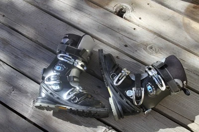 Botas de esquí Scarpa T1 75 mm Telemark EE. UU. Mujer’s 5-6 Forros Mondo 23 USADAS EN MUY BUENA CONDICIÓN Foto 1 de 4