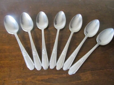 IS MEMORY HIAWATHA  7 Teaspoons Wm Rogers Vintage Silverplate Flatware Lot J - Image 1 of 4