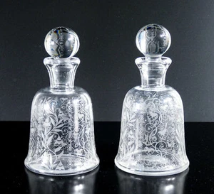 ⚜️ COPPIA BOTTIGLIE BACCARAT MOTIVO ARGENTINA DECANTER CRISTALLO EPOCA 1940S - Foto 1 di 8