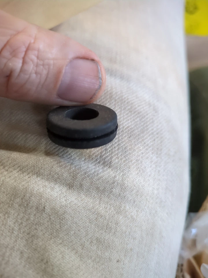 Panel BMW/ojal de goma para faros adicionales R80 ST R65 LS R65 T Foto 1 de 1