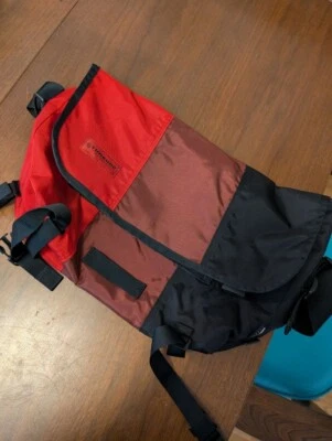 Bolsa carteiro Timbuk2 Classic – Vermelha e preta - Imagem 1 de 4