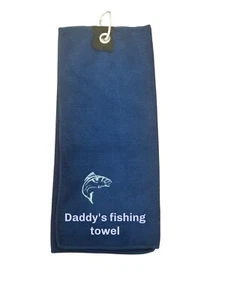 Toalla de pesca personalizada bordada con tu texto y pez carpa - Imagen 1 de 10