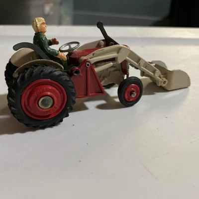 Vintage Corgi Toys 53 Massey-Ferguson 65 Tractor with Shovel Original And Figure - Image 1 of 4