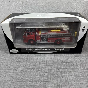Camión de bomberos Athearn Precision fundido a presión 1:50 Ford serie C Telesqurt Gardner Fire - Imagen 1 de 6