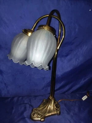 LAMP VINTAGE LILY PAD BRASS LAMP  WITH 2 FROSTED GLASS TULIP SHADES & LIGHTS - Image 1 of 4