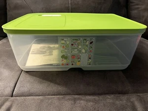 Tupperware Extra Large FridgeSmart Container 9.9L/40 cups Clear/Green Lid - Picture 1 of 8