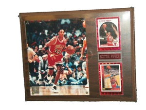 Foto a color de la era de la década de 1990 Scottie Pippen 8x10 y dos tarjetas selladas de fábrica - Imagen 1 de 4