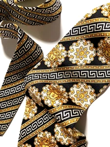 GIANNI VERSACE VINTAGE AÑOS 90 MEDUSA BARROCO GRIEGO LLAVE CORBATA RAYAS ITALIA NEGRO - Imagen 1 de 15