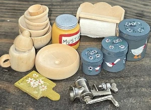 Accessori cucina casa delle bambole in miniatura contenitori grigi legno viscere tritacarne - Foto 1 di 6