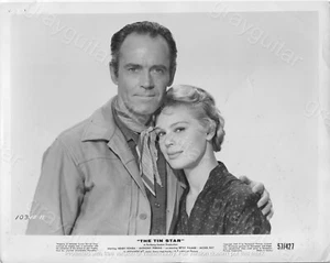 1957 Press Photo THE TIN STAR Movie HENRY FONDA & BETSY PALMER Vtg 8x10 Pic - Picture 1 of 2