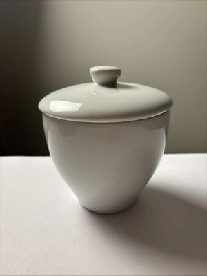 Pottery Barn Sugar Bowl with Lid Great White Porcelain Ceramic 4.5 Excellent! - Image 1 of 4