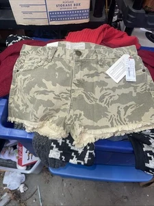 Current Elliott Shorts Womens Size 27 Green Denim Broken Camo Cut Off Boyfriend - Picture 1 of 9