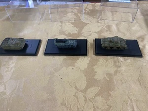 ES 43: 3 Tanks In Showcase 6" x 3" x 2 3/4"H - Picture 1 of 16
