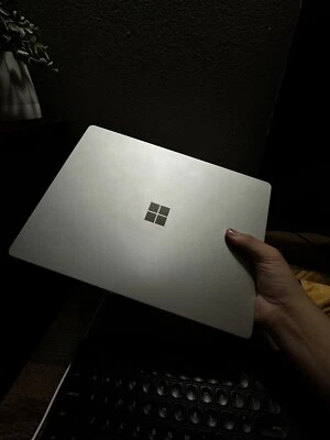 Microsoft Surface Laptop 13.5'' (128 GB, Intel Core i5 7th Gen., 4 GB) -... - Image 1 of 3