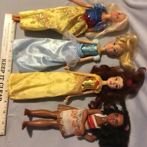 lote de 4 muñecas disney cenicienta Blancanieves Bella y Moana a338�� - Imagen 1 de 13