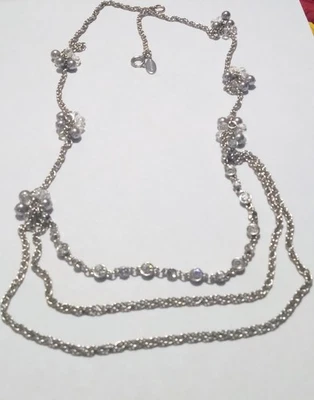 Collar Ann Taylor Multi Hilos Tono Plata Con Cuentas Y Estrás 16 in. Foto 1 de 4